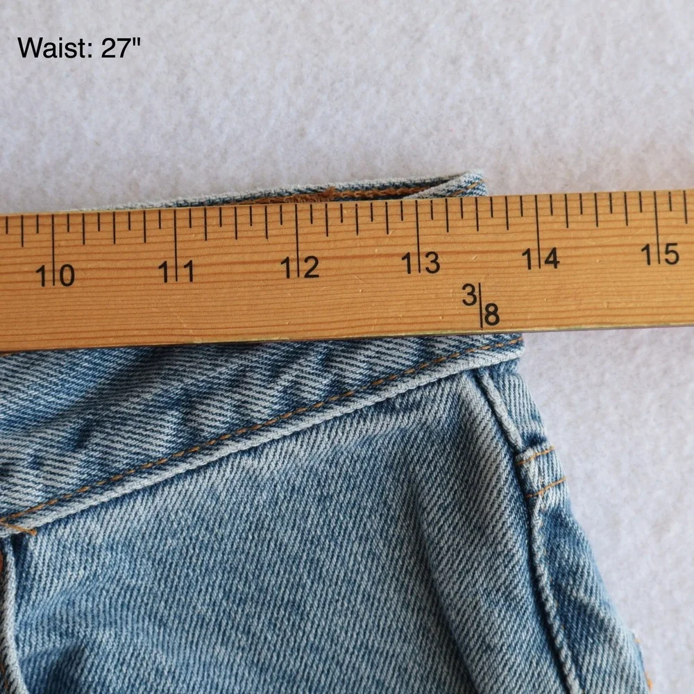 Vintage Levis 550 Relaxed Fit Tapered Leg Jeans Light Wash 29x34 Fits 27x33